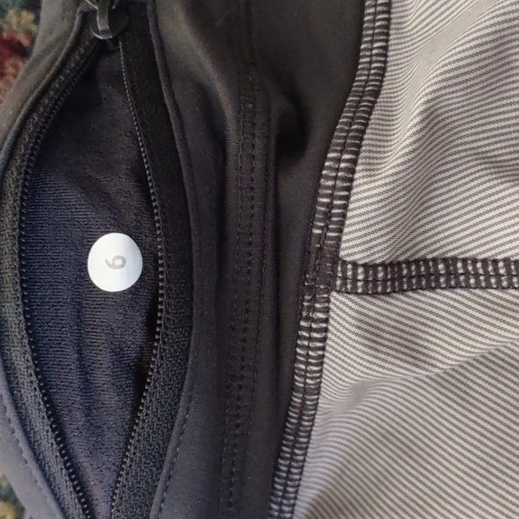 Lululemon Groovy Run Short - Picture 4 of 9